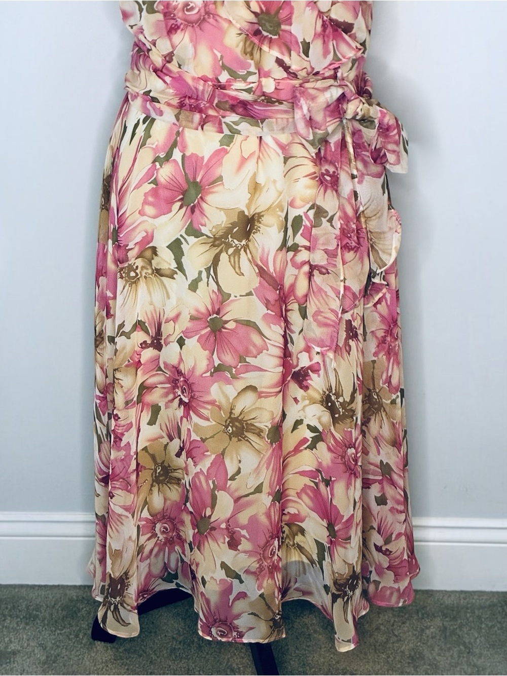 karin stevens Pink and Cream Floral Chiffon Lined Wrap Midi Dress - Picture 4 of 15